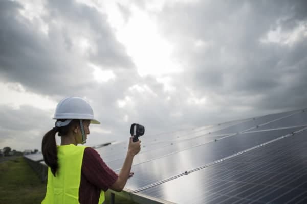 Maintenance de panneaux solaires à Yverdon